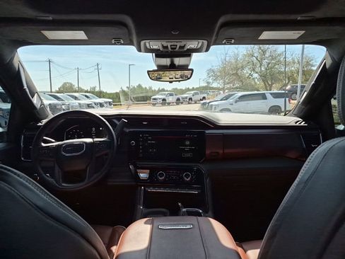 Used 2025 GMC Sierra 2500 Denali Ultimate image 23