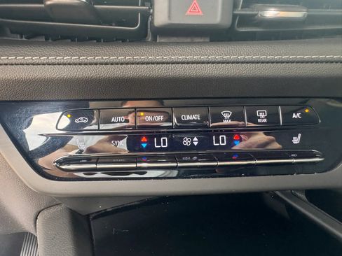 Used 2023 Buick Envision Preferred FWD image 16