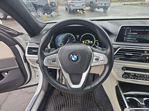 Used 2017 BMW 750i image 10