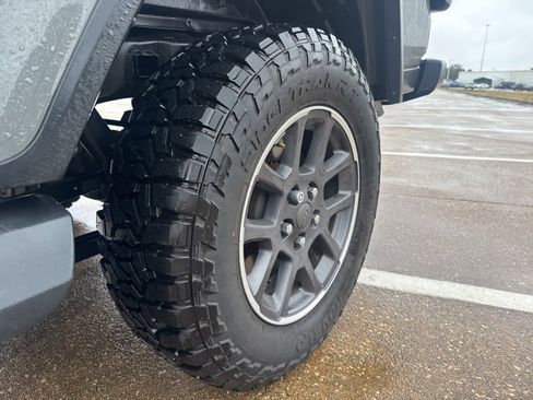 Used 2021 Jeep Gladiator Sport image 12