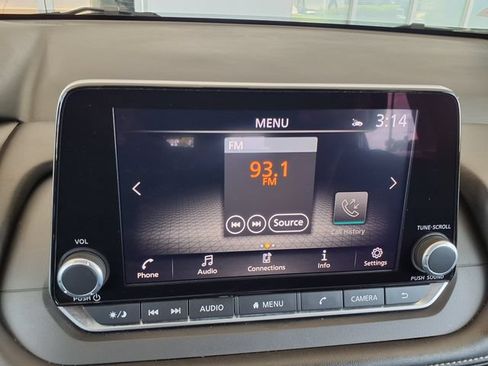 Used 2025 Nissan Rogue SV FWD image 28