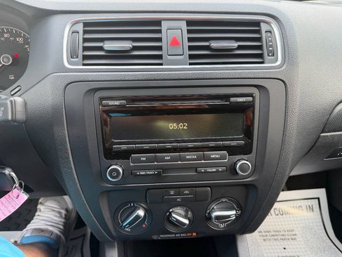 Used 2012 Volkswagen Jetta SE FWD image 23