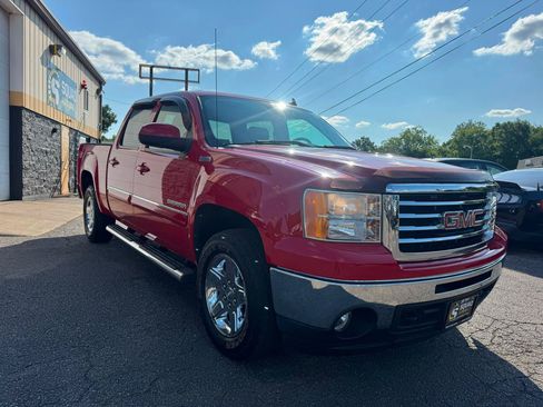 Used 2011 GMC Sierra 1500 SLE w/ All-Terrain Package AWD/4WD image 7