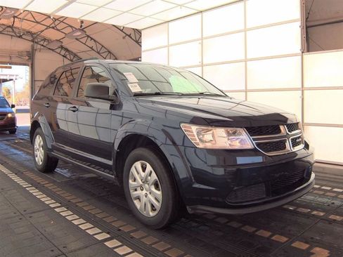 Used 2017 Dodge Journey SE image 4