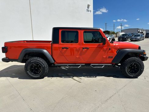 Used 2023 Jeep Gladiator Sport w/ Off Road Group AWD/4WD image 9