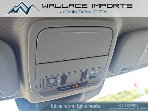 Used 2023 Ford Explorer XLT image 41