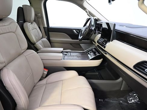Certified 2022 Lincoln Navigator Reserve image 16