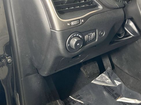 Used 2022 Jeep Cherokee Latitude Lux AWD/4WD image 10