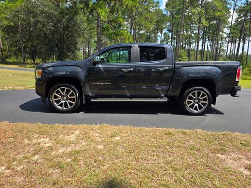 Used 2022 GMC Canyon Denali RWD image 2
