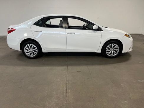 Used 2016 Toyota Corolla LE FWD image 2