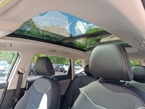 Certified 2023 Volkswagen Taos SE w/ Panoramic Sunroof Package AWD/4WD image 21