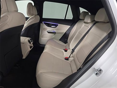 Used 2025 Mercedes-Benz GLC 300 4MATIC image 15