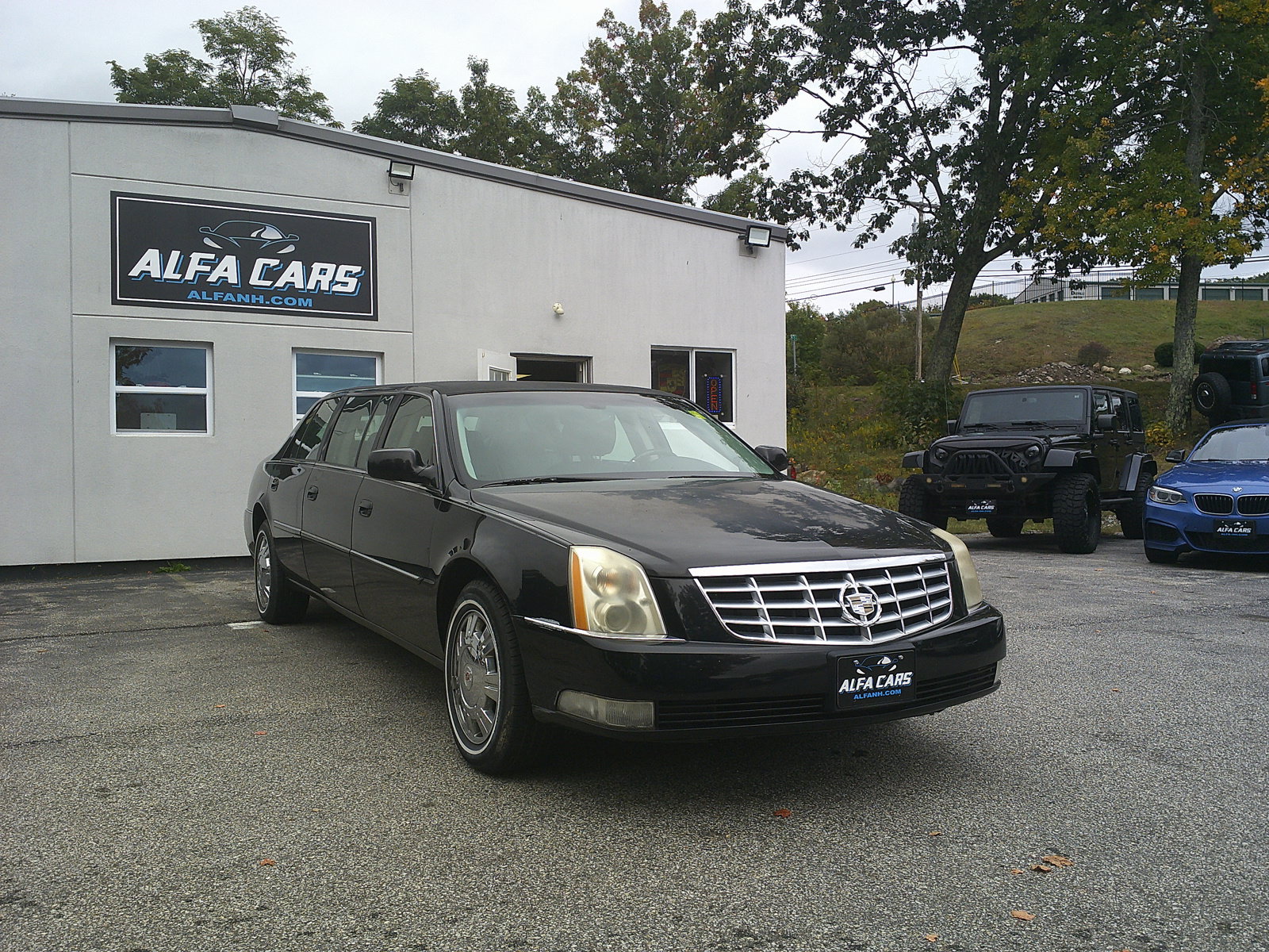 Used 2010 Cadillac DTS Limousine FWD image 3