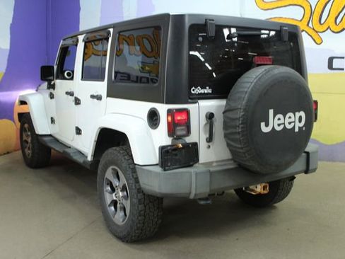 Used 2017 Jeep Wrangler Unlimited Sahara w/ Connectivity Group AWD/4WD image 6