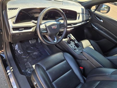 Used 2024 Cadillac XT4 Sport FWD image 17