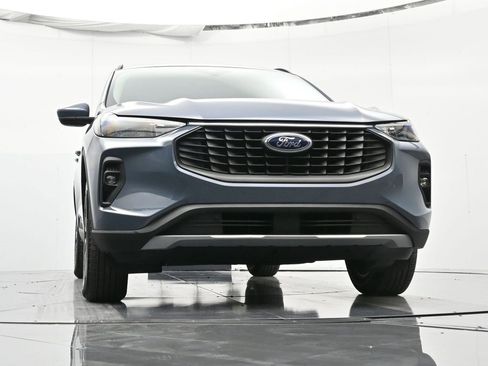 Certified 2025 Ford Escape SE w/ Class II Trailer Tow Package image 37