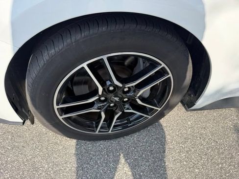 Used 2022 Ford Mustang GT RWD image 9