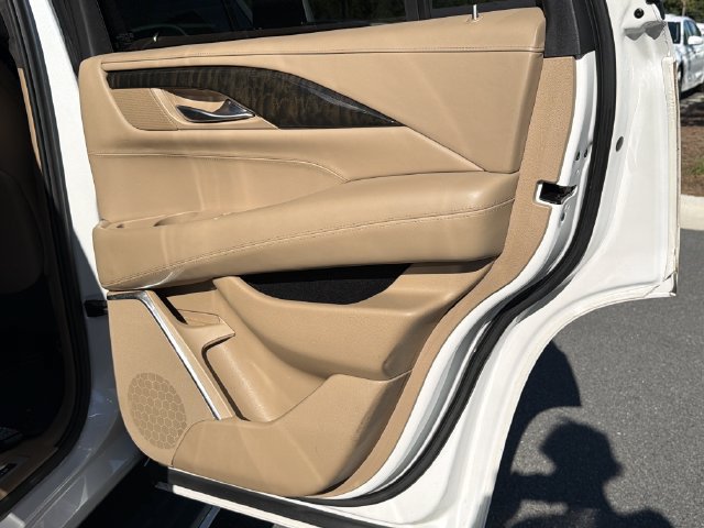 Used 2019 Cadillac Escalade Platinum RWD image 18
