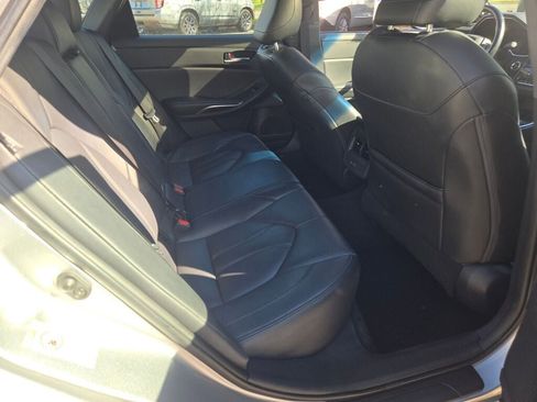 Used 2019 Toyota Avalon XLE w/ Moonroof Package image 11