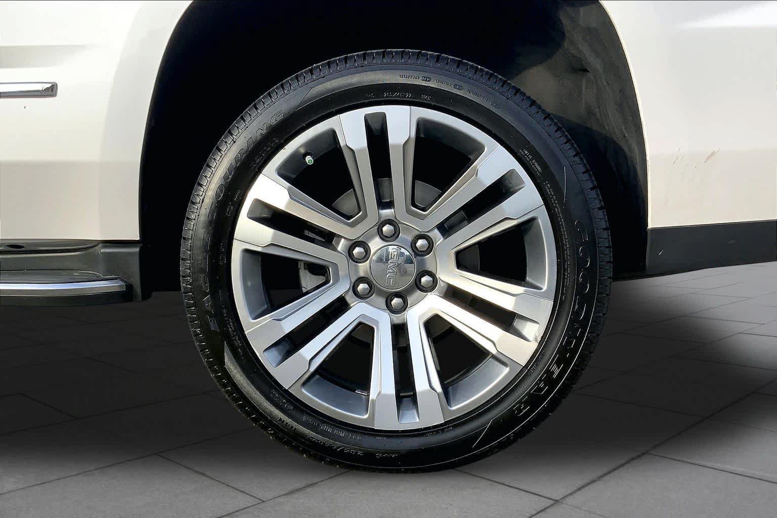 Used 2018 GMC Yukon SLT w/ Premium Edition RWD image 10