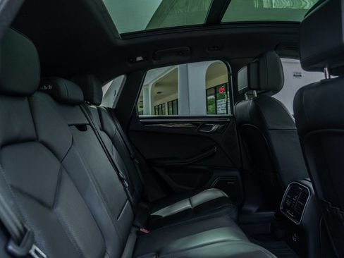 Used 2025 Porsche Macan AWD/4WD image 24