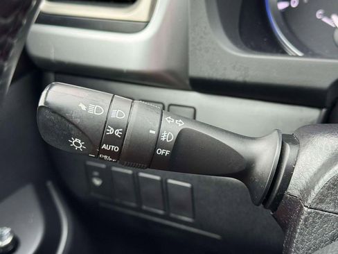 Used 2019 Toyota Highlander SE image 21