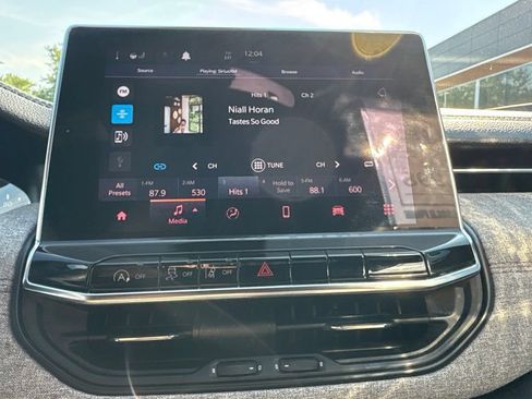 Used 2024 Jeep Compass Latitude w/ Sun and Sound Group AWD/4WD image 20