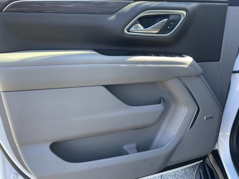 Used 2021 Chevrolet Suburban LT image 16