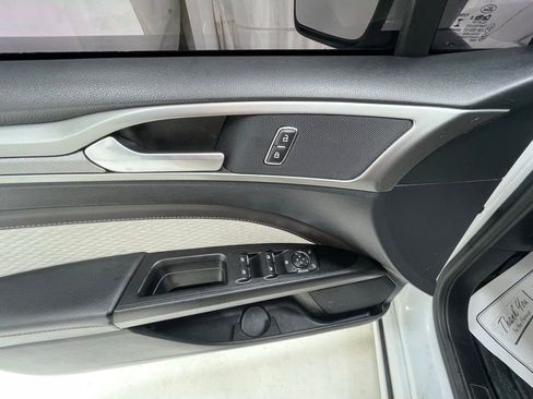 Used 2019 Ford Fusion SE w/ Equipment Group 151A image 11