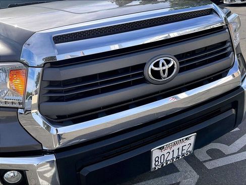 Used 2015 Toyota Tundra SR5 w/ TRD Off Road Package AWD/4WD image 31