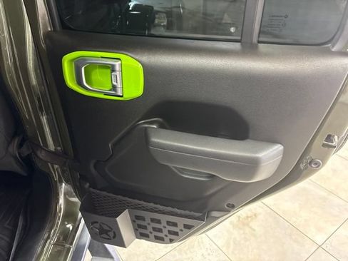 Used 2022 Jeep Gladiator Sport AWD/4WD image 12
