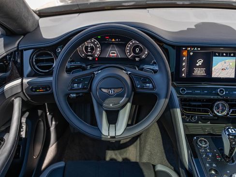 Used 2025 Bentley Flying Spur Plug-In Hybrid image 43