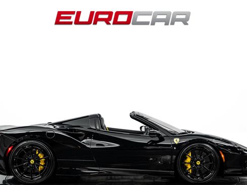 Used 2022 Ferrari F8 Tributo RWD image 8