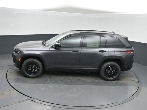 New 2026 Jeep Grand Cherokee Altitude image 34