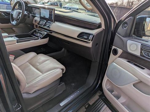 Used 2022 Lincoln Navigator L Reserve image 11