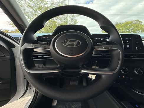 Used 2026 Hyundai Elantra SE FWD image 15