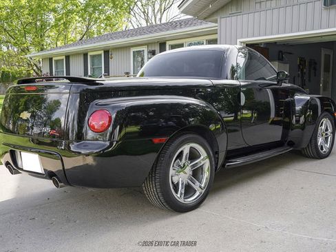 Used 2005 Chevrolet SSR w/ Preferred Equipment Group RWD image 19