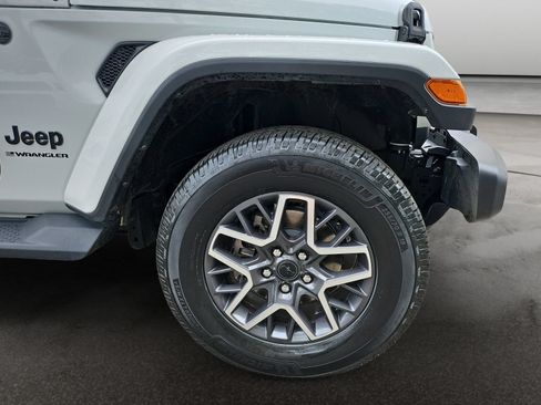 Used 2025 Jeep Wrangler Unlimited Sahara w/ Safety Group AWD/4WD image 42