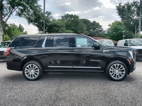 Used 2026 GMC Yukon XL Denali w/ Sun & Power Step Package AWD/4WD image 9