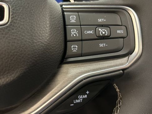 Used 2024 Jeep Wagoneer Series II AWD/4WD image 23
