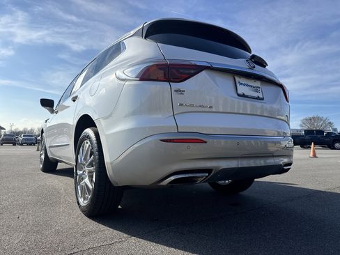 Used 2022 Buick Enclave Essence w/ Experience Buick Package image 8