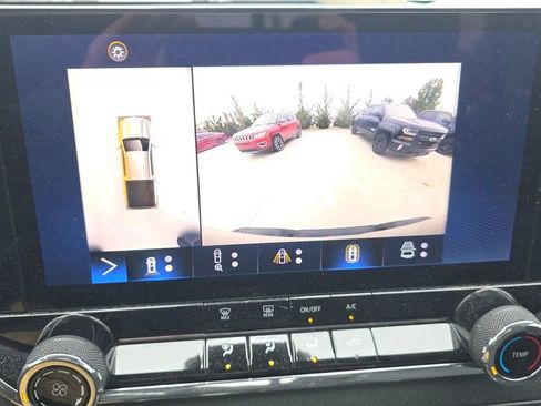 Used 2023 Chevrolet Colorado Trail Boss w/ Technology Package AWD/4WD image 19