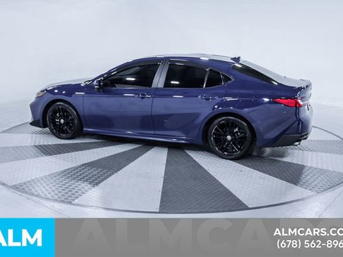 Used 2025 Toyota Camry SE image 5