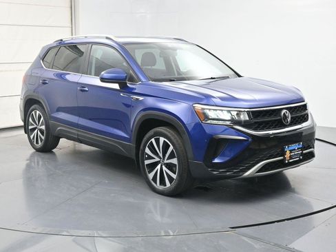 Used 2022 Volkswagen Taos SE w/ Panoramic Sunroof Package AWD/4WD image 25