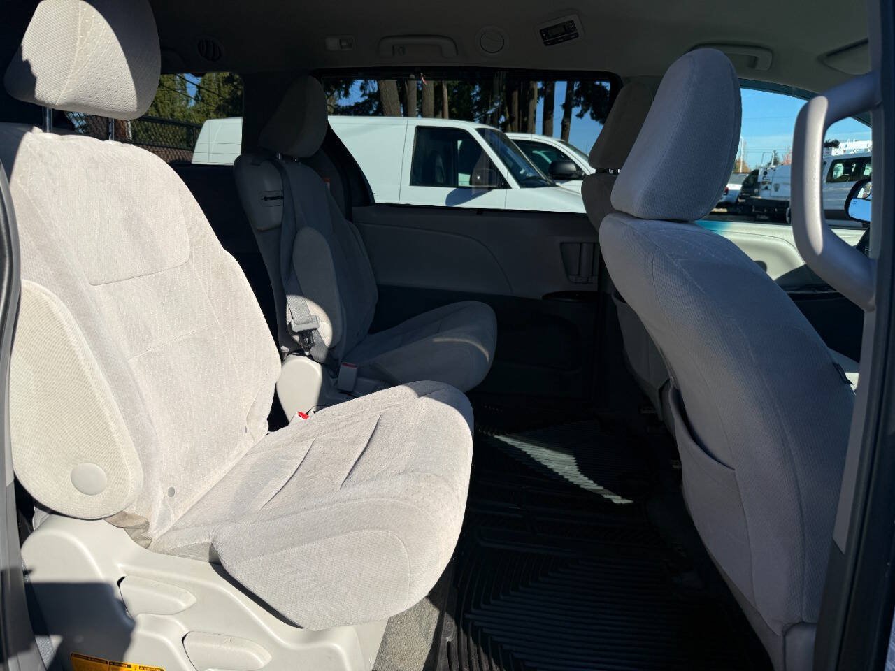 Used 2015 Toyota Sienna LE FWD image 13