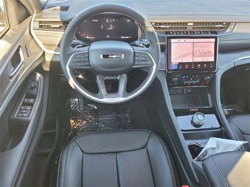 New 2025 Jeep Grand Cherokee Limited w/ Luxury Tech Group II image 8