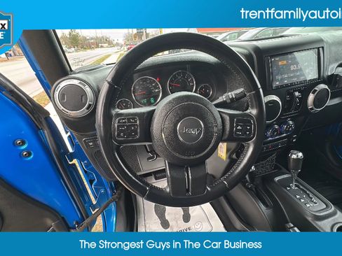 Used 2015 Jeep Wrangler Unlimited Rubicon w/ Connectivity Group image 25