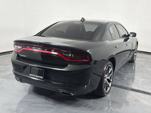 Used 2022 Dodge Charger SXT w/ Plus Group RWD image 5
