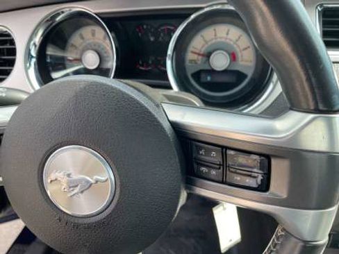 Used 2010 Ford Mustang Coupe RWD image 13