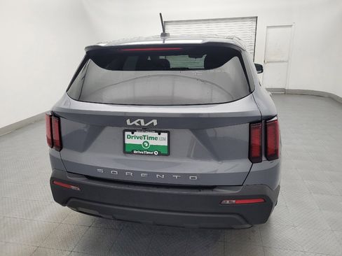 Used 2022 Kia Sorento LX FWD image 7